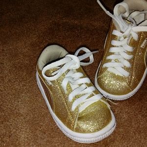 Girls Gold Glitter Pumas